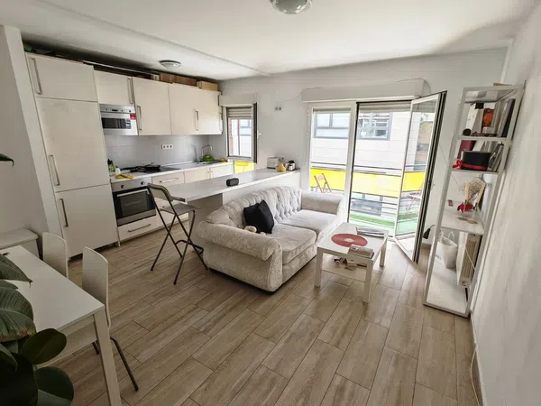 Piso en calle Santa Leonor, 20