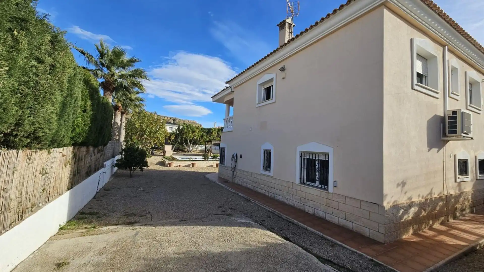 Chalet en  Carrer de la Limonita 9 - Foto 2