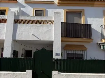 Casa adosada en Los gallos - Foto 1