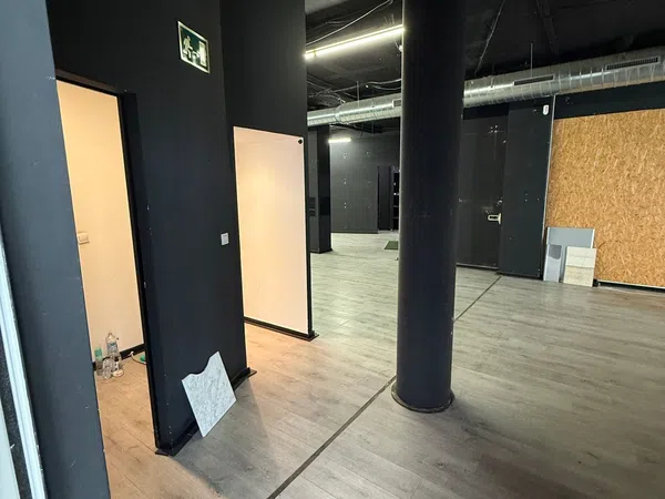 Local en Calle de Galileu - Foto 4