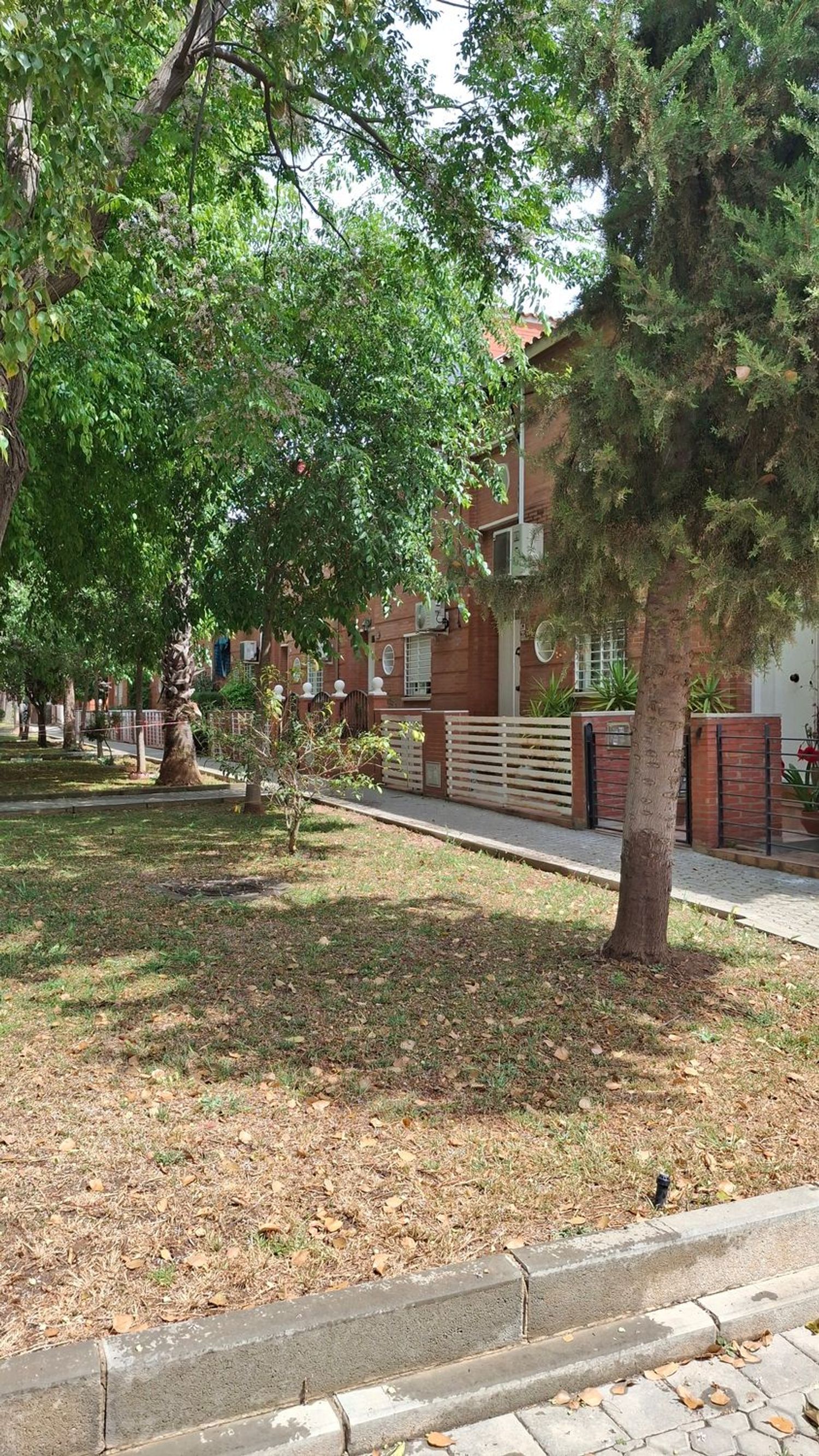 Chalet adosado en Avenida de las Ciencias - Foto 2
