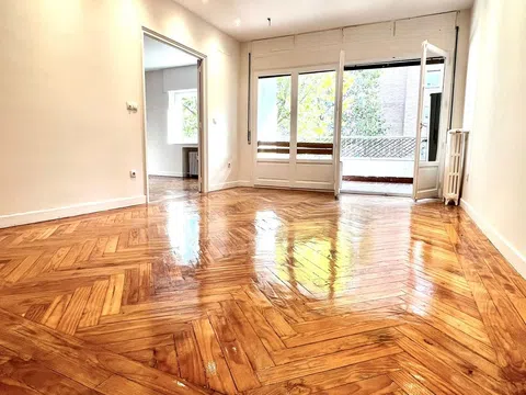 Piso en calle de Clara del Rey, 81