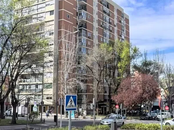 Piso en calle de Melchor Fernández Almagro, 42