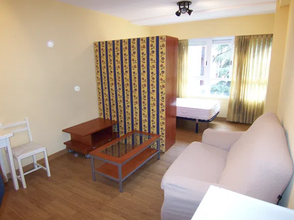 Estudio en calle Naves, 13