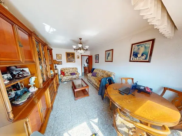 Piso en Barrio Torrefiel - Foto 2