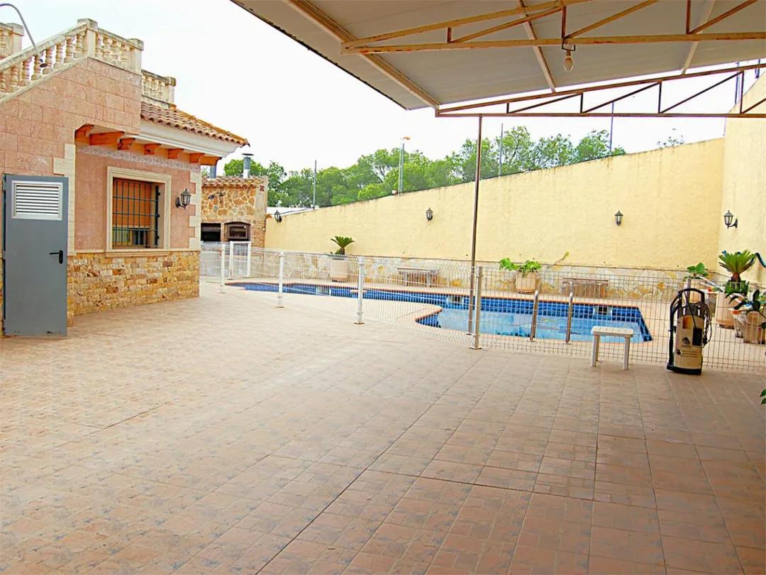 Chalet en  Urbanización la Pinada 37 - Foto 2