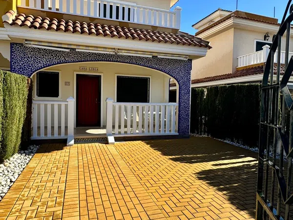 Chalet adosado en Calle Gerona, 90, Doña Pepa - Foto 1
