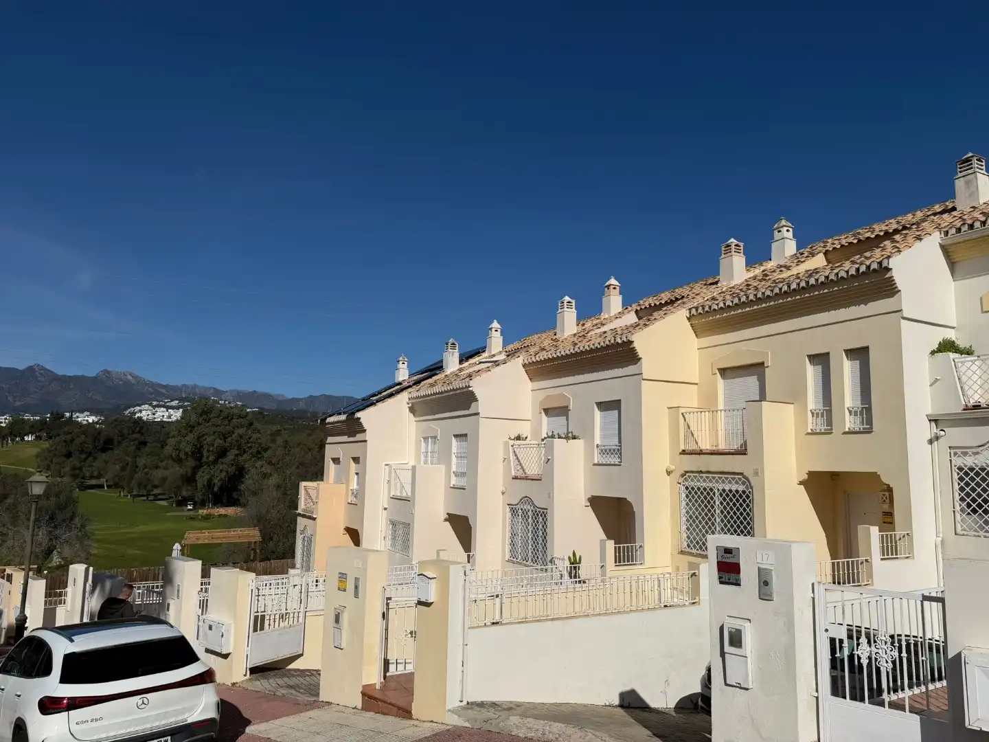 Casa adosada en  Avenida Pinos de los 18 - Foto 1
