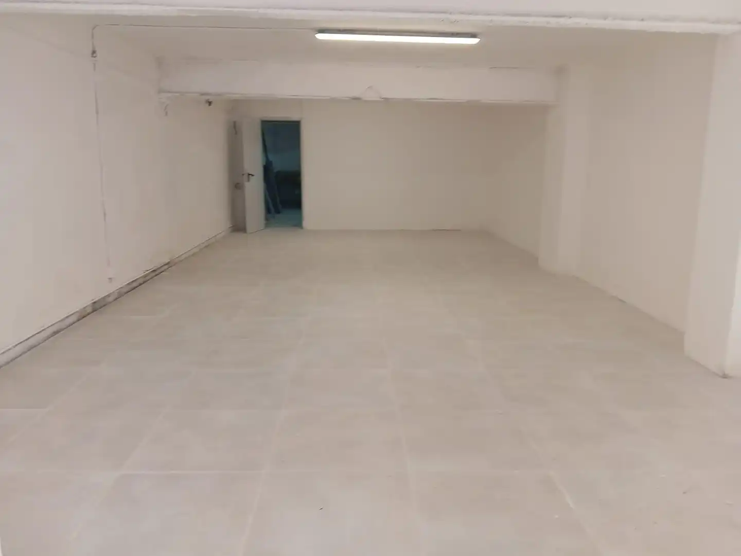 Local comercial en Cornellà de Llobregat - Foto 3