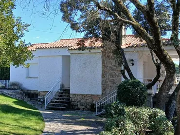 Chalet en  Calle Castillo de Turégano 13 - Foto 2