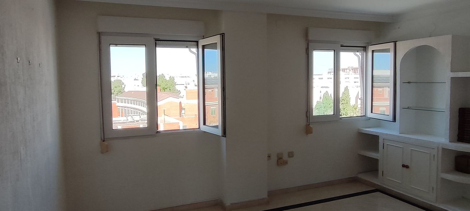 Piso en Avenida de la Buhaira, 1, Buhaira - Huerta del Rey - Foto 2