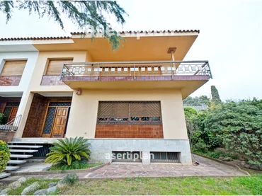 Chalet en  Avinguda de Puig i Cadafalch - Foto 1
