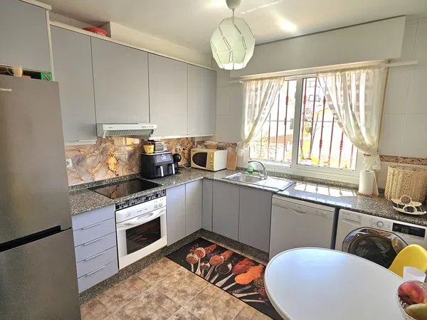 Chalet pareado en Calle Leman, 5, Zona Lago - Los Almendros - Foto 27