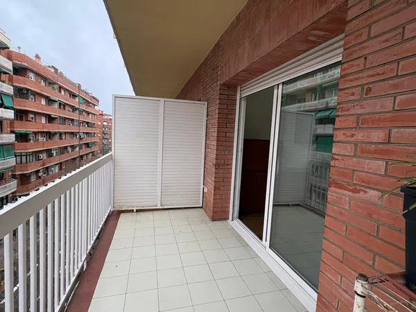 Piso en calle de Padilla, 335