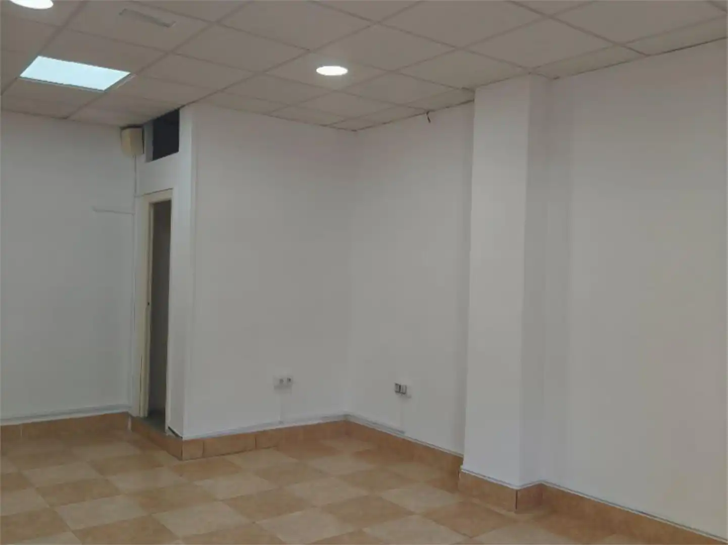 Local comercial en  Calle Puerto de Envalira 8 - Foto 6