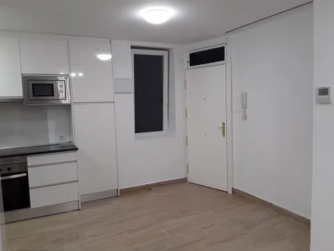 Piso en calle de Cartagena, 108