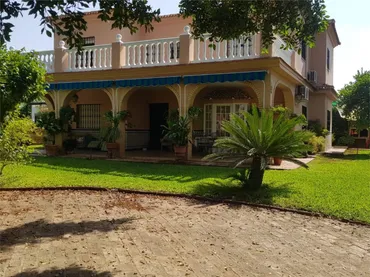 Chalet en Sanlúcar la Mayor - Foto 1