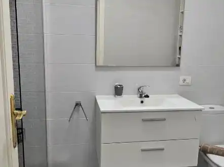 Piso en  Calle del Valle Menéndez 8 - Foto 10