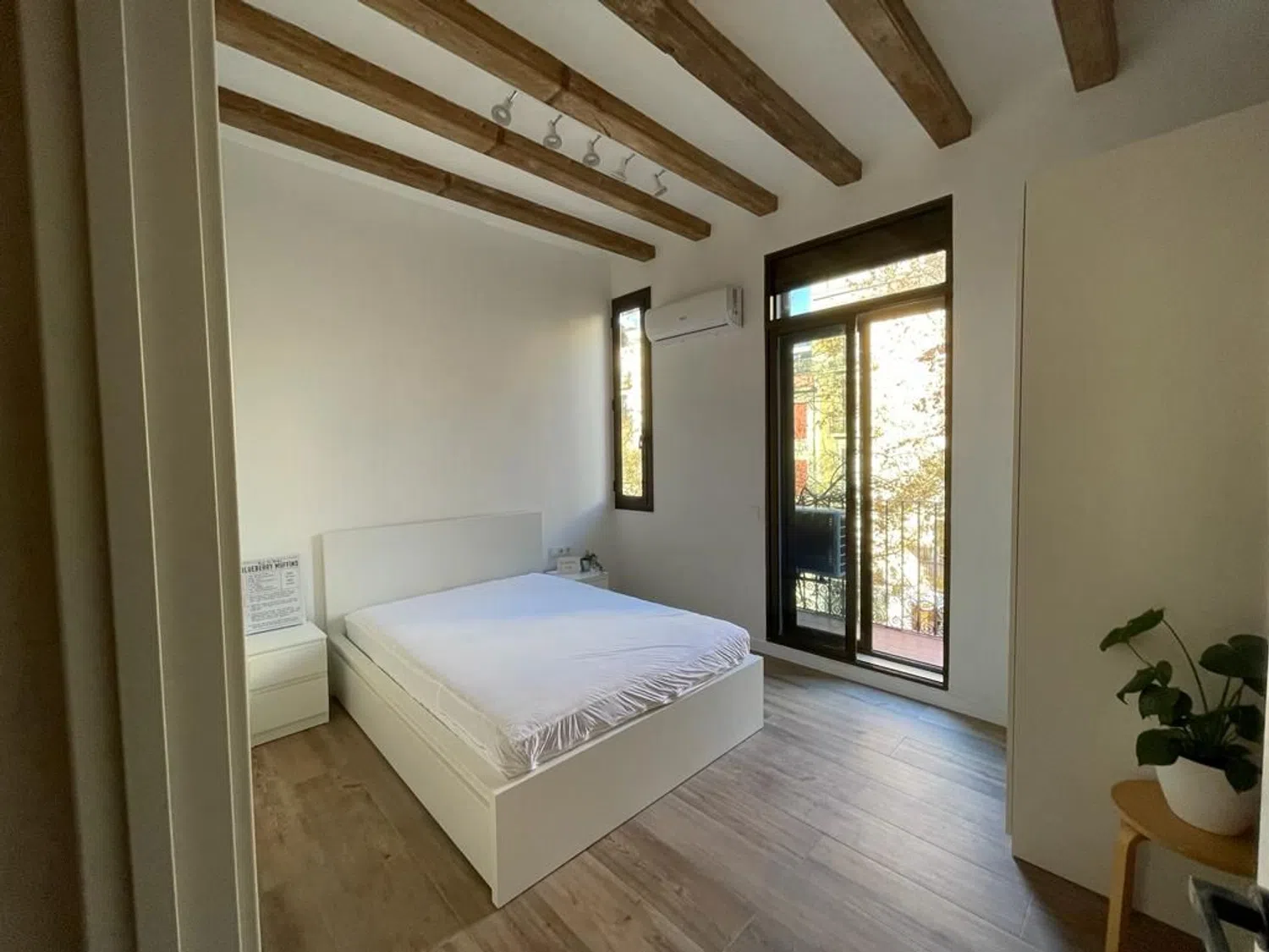 Estudio en calle de la Creu Coberta, 127 - Foto 2