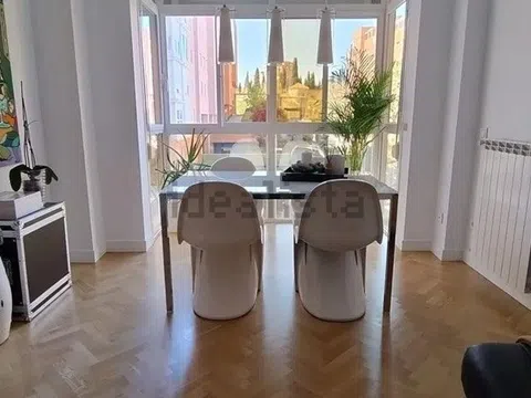 Piso en calle de Omega, 93