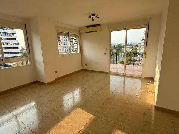 Piso en avenida Don Juan de Borbon, 96