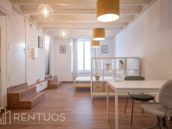 Estudio en calle de Ferran - Foto 1