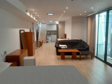 Estudio en paseo Hortènsia, 59