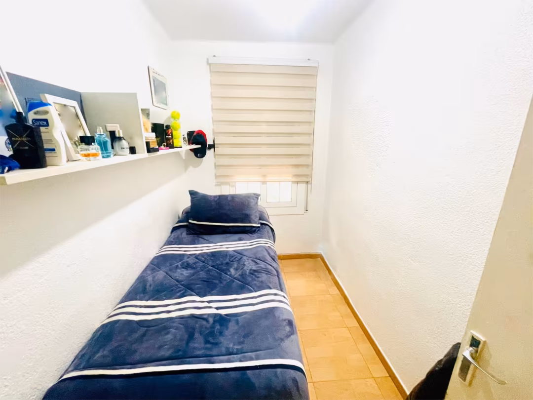 Piso en  Carrer de Josep Miquel 8 - Foto 8