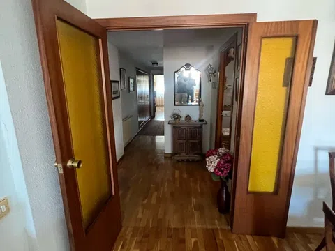 Piso en avenida de Valencia, 21
