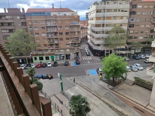 Estudio en calle de la Infanta Mercedes, 92