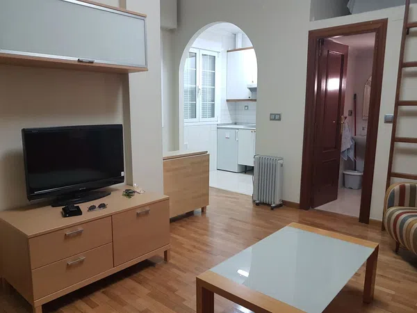 Estudio en Simón García, 5