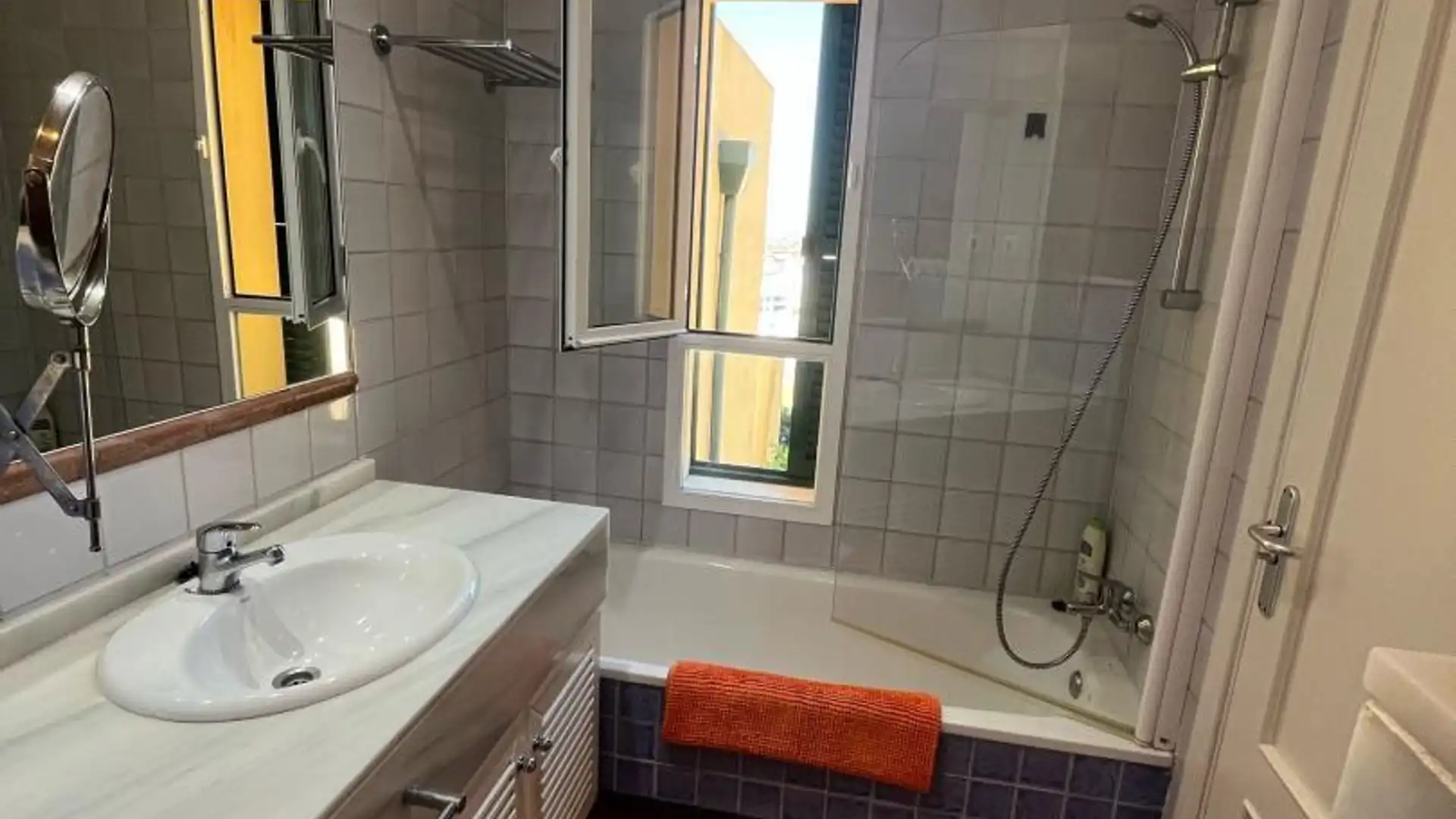 Casa adosada en  Calle Álamo del Higuerón 12 - Foto 8