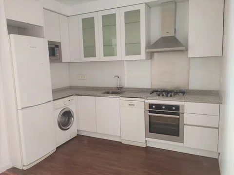 Piso en calle Miguel de la Iglesia, 1