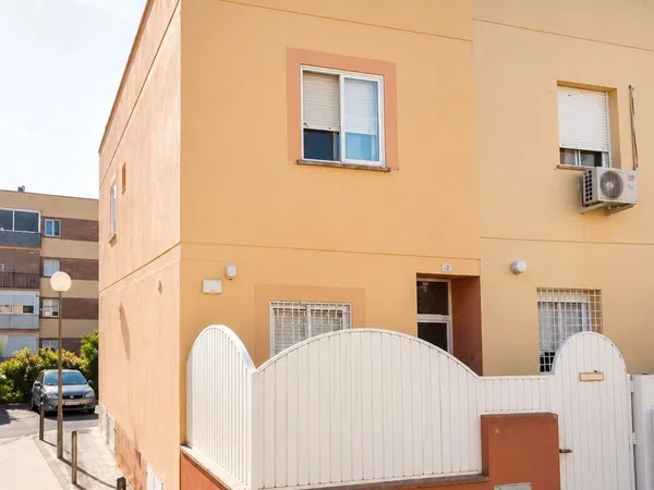 Chalet adosado en Calle Malpartida de Plasencia, 18, Zona Sur-Av. de España-San Miguel, Zona Sur-Av. de España-San Miguel - Foto 2