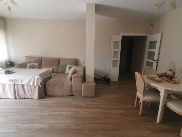 Piso en avenida las Asociaciones de Vecinos, 1