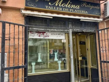 Local comercial en  Calle Cortijo de la Albarrana 0 - Foto 1