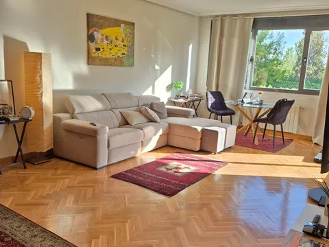 Piso en paseo de los Parques, 6