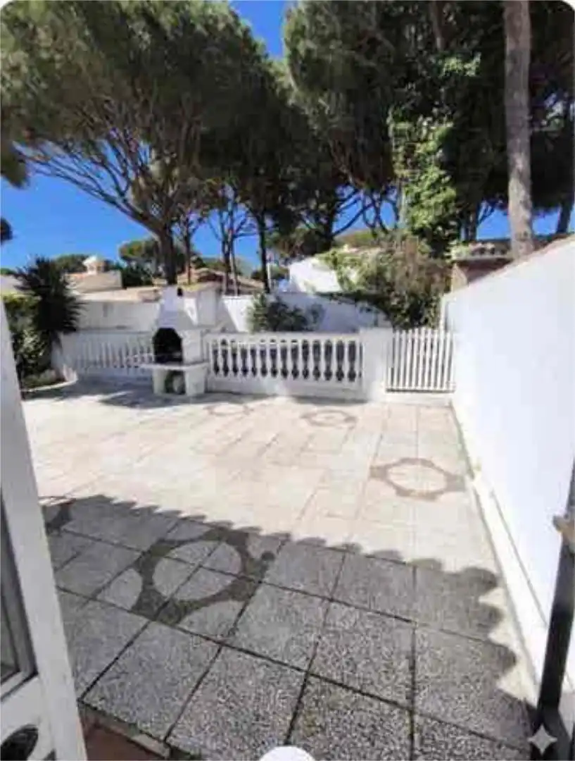 Casa adosada en urbanización la Barrosa - Foto 5