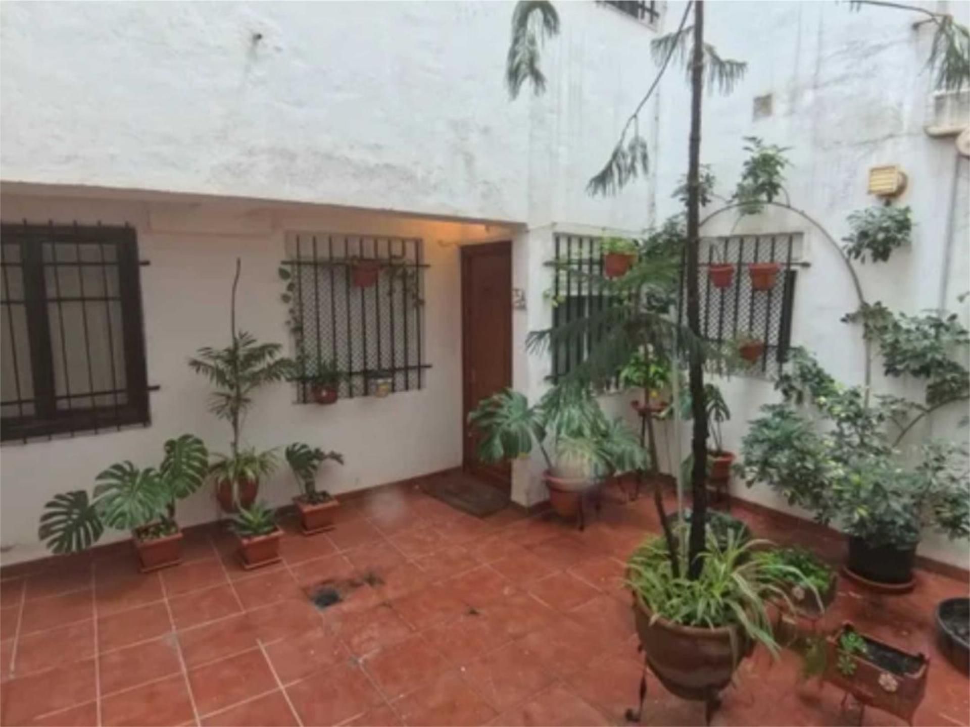 Piso en  Calle del Alcalde de la Cruz Ceballos 8