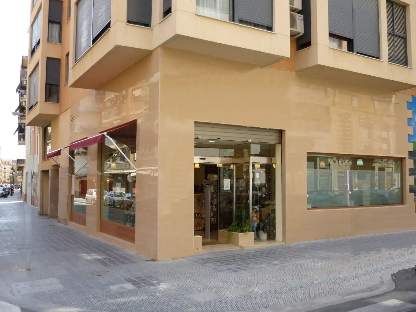 Local comercial en  Carrer de Carcaixent 32 - Foto 4