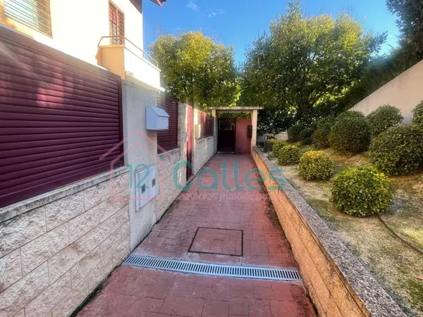 Chalet adosado en Calle Alhambra de Granada s/n, Nuevo Aranjuez-Ciudad de las Artes - Foto 1