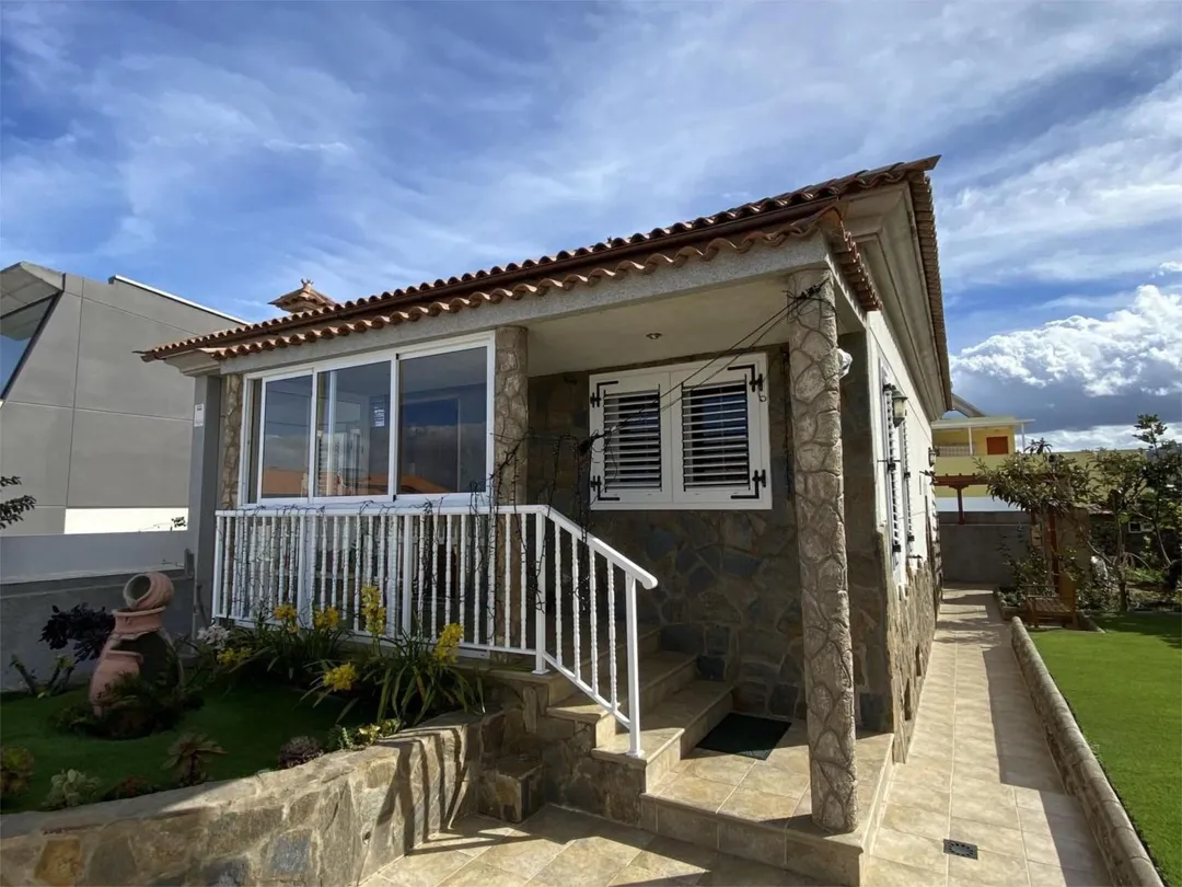 Chalet en  Avenida de la Democracia 39 - Foto 5