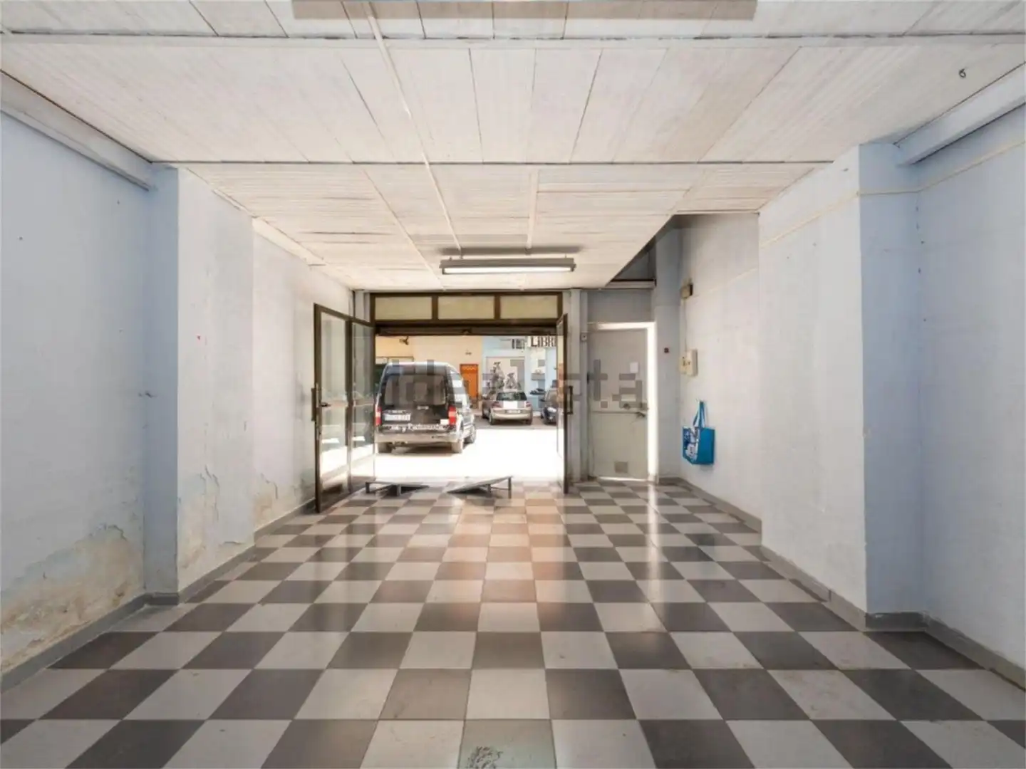 Local comercial en  Calle Tirso de Molina 132 - Foto 1