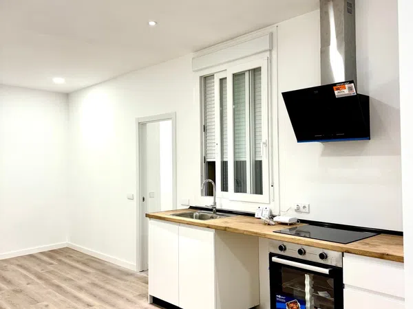 Piso en calle del Ave María, 18