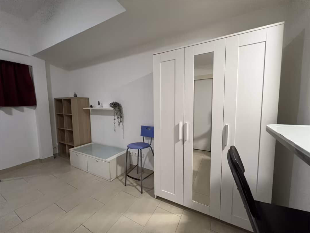 Estudio en  Carrer Sol Naixent 18B - Foto 4