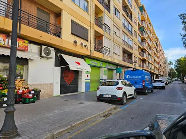 Local comercial en  Carrer de les Illes Canàries 132 - Foto 1