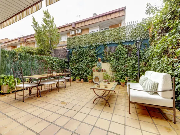 Chalet adosado en Barrio Valdezarza - Foto 2