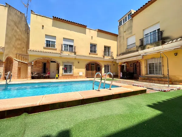 Chalet adosado en Calle Gerona, 7 - Foto 1
