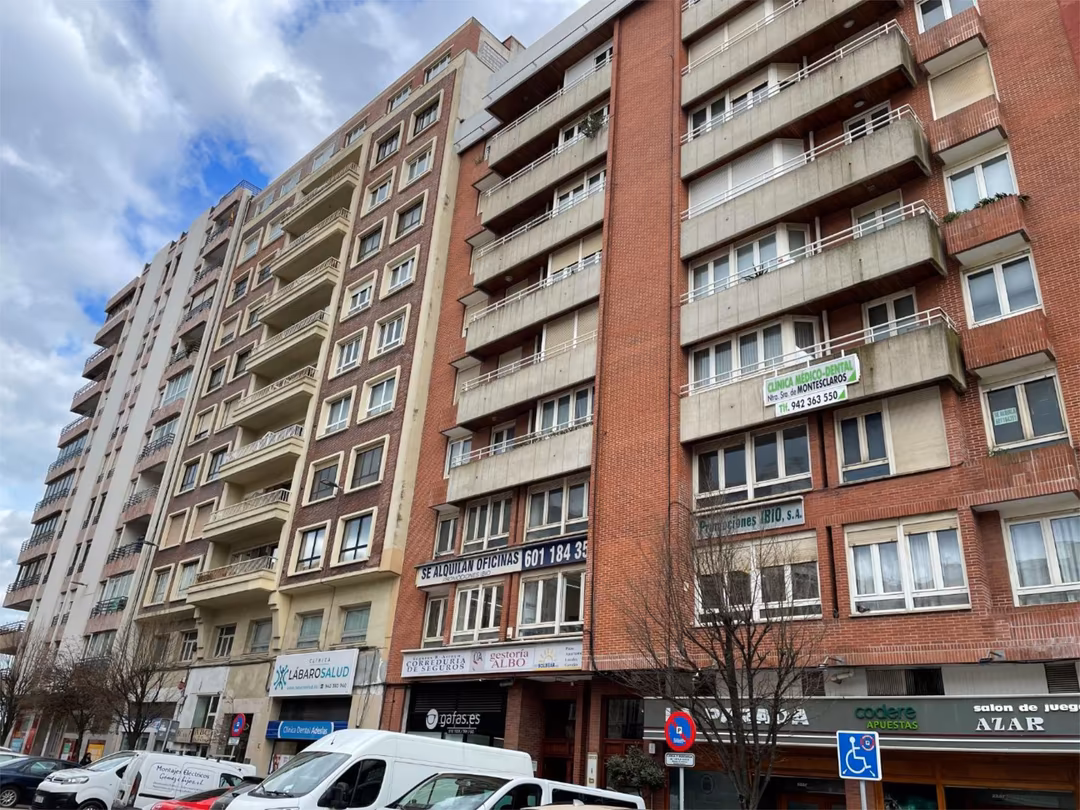 Piso en  Calle Calderón de la Barca 14