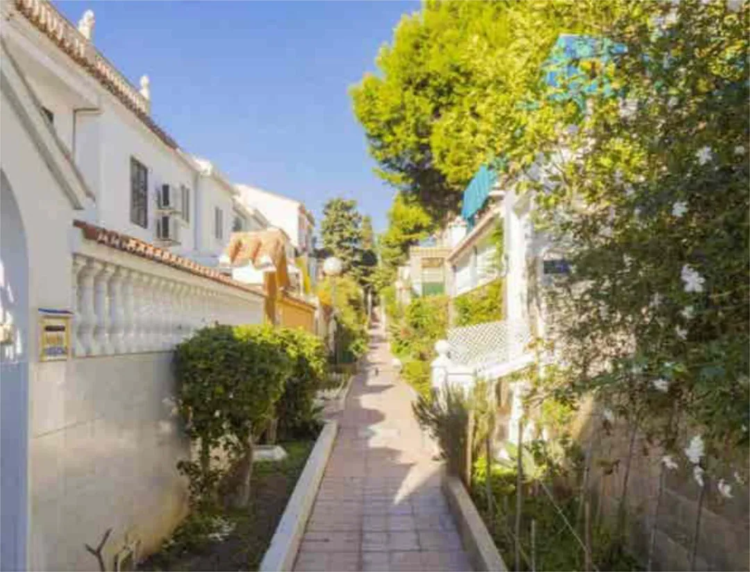 Casa adosada en Urbanización Balcón de Málaga - Foto 8